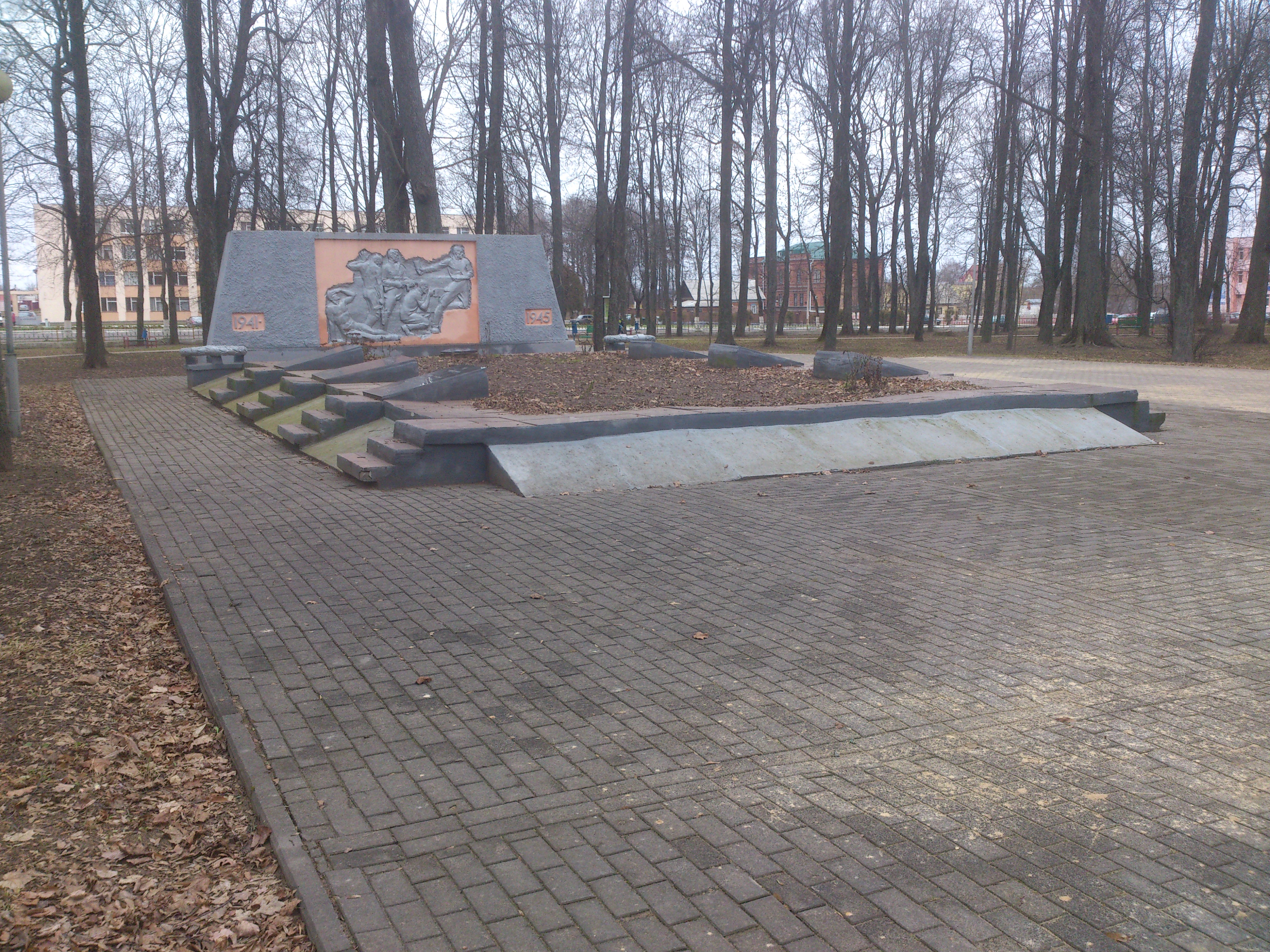 Братская могила, расположенная в г. Чаусы, Чаусский район, Могилевская область