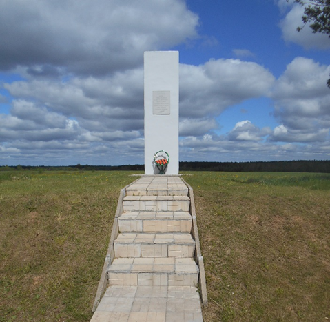 Памятник на месте соединения войск, расположенная в 500 метров юго-восточнее д. Гнездилово, Бешенковичский район, Витебская область