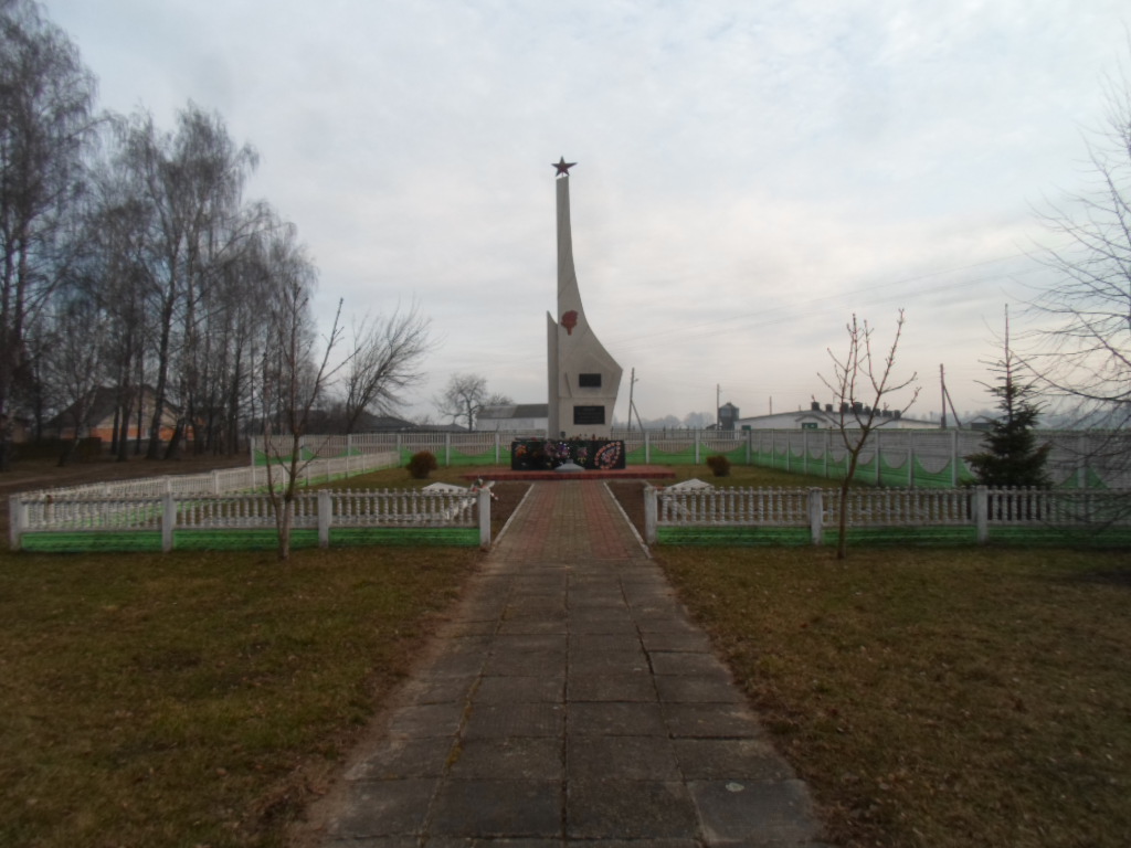 Братская могила военнопленных, партизан и жертв фашизма, г. Иваново,  Ивановский район, Брестская область