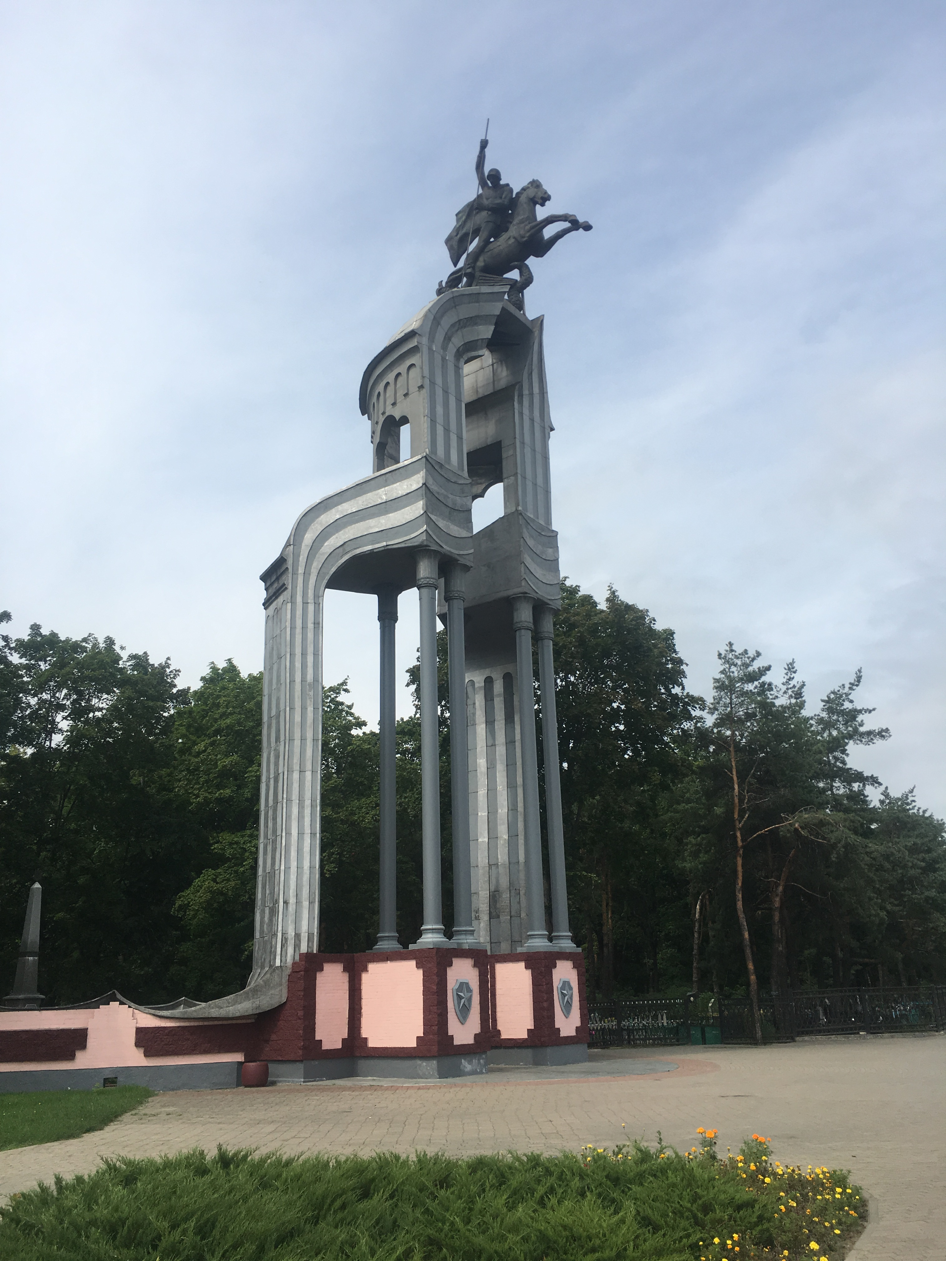 Братская могила и мемориал в честь воинов-освободителей, расположенная в г. Бобруйск, Бобруйский район, Могилевская область