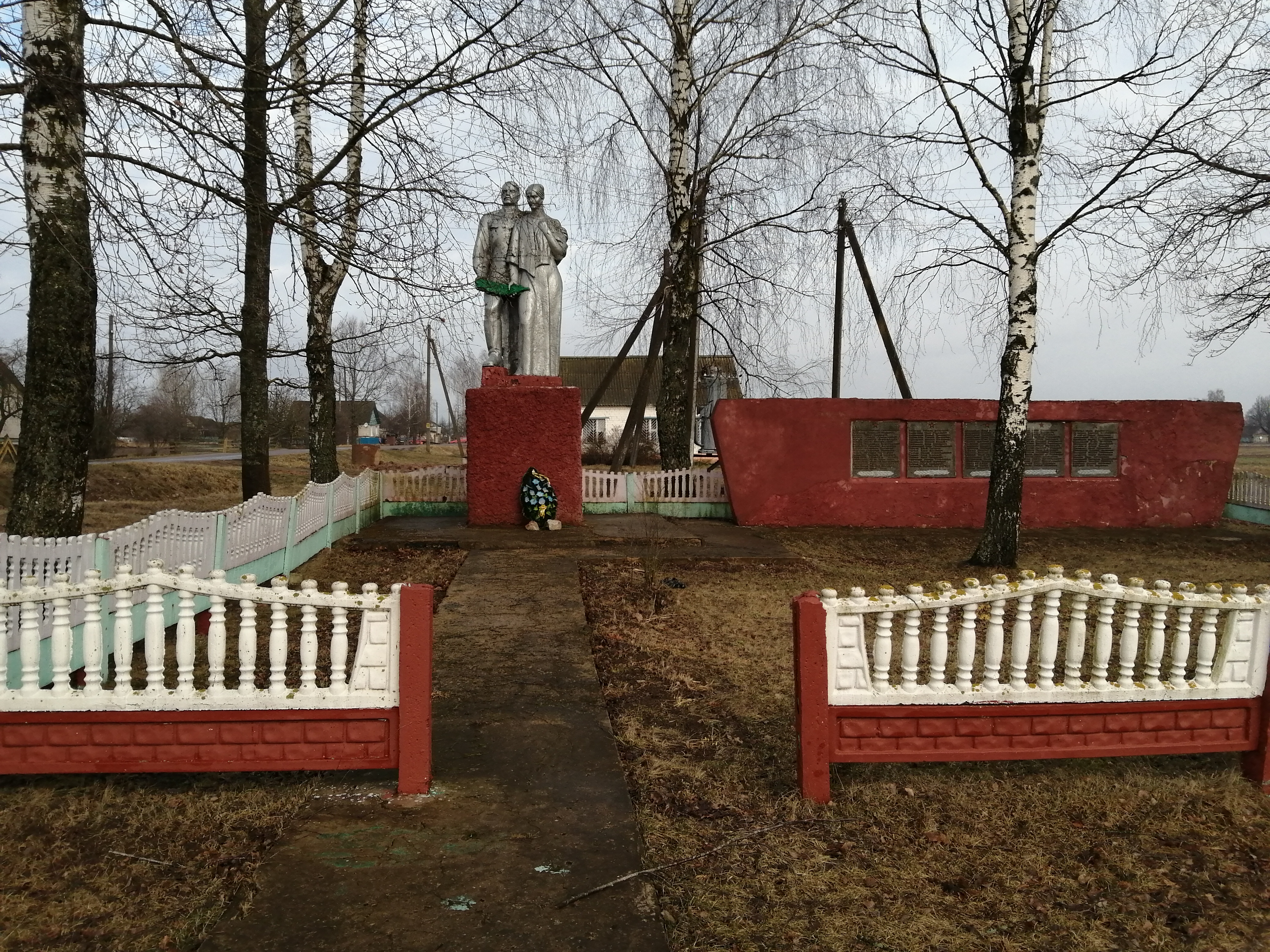 Памятный знак Воинам землякам, расположенная в д. Удога, Чериковский район, Могилевская область